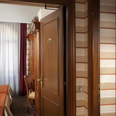 Hotell Mascagni 4*